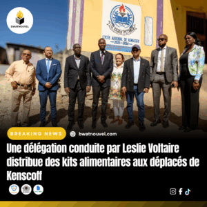 Leslie Voltaire distribue des kits alimentaires à Kenscoff.